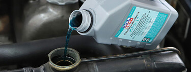 Un mecánico me dice que hay que sustituir el líquido de refrigeración cada 10.000 km y otro, cada cinco años, pero están equivocados. Esta es la frecuencia con la que se debería cambiar 