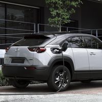 El Mazda MX-30 irá con batería pequeña; una más grande contaminaría tanto como autos diesel