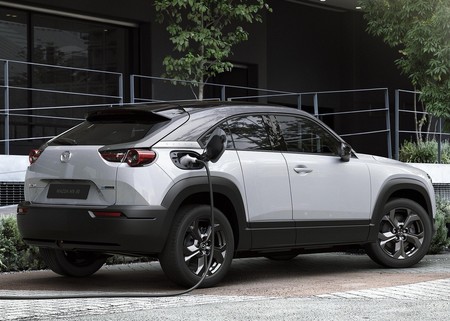 El Mazda MX-30 irá con batería pequeña; una más grande contaminaría tanto como autos diesel