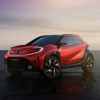 Nuevo Toyota Aygo X prologue: el hermano pequeño del CH-R con aspiraciones camperas... y hasta cámaras para grabar las aventuras