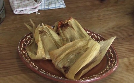 Cómo hacer tamales de queso con chile ancho, con la receta y consejos de Yuri de Gortari