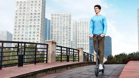 Barcelona ya está multando a los patinetes eléctricos que circulen por las aceras o de forma incorrecta