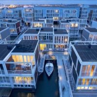 Escuelas, tiendas, restaurantes e incluso playas son 'casas flotantes' en el Distrito del Agua de Ámsterdam