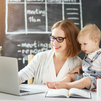 El formulario para la devolución del IRPF por maternidad está casi listo, aunque solo afectará al 17% de las madres