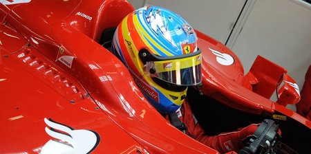 Fernando Alonso ya prueba el Ferrari de 2012 en el simulador
