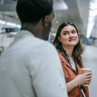 Estos son los comportamientos que delatan a las personas con escasas habilidades sociales 