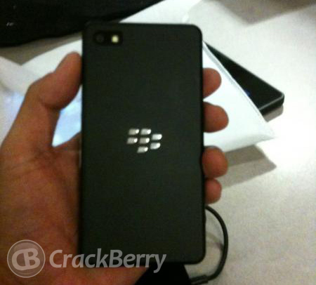 Primeras imágenes del teléfono BlackBerry 10 para desarrolladores