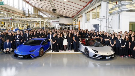 ¡Fiesta en Lamborghini! El Aventador número 7.000 se va a EE.UU. y el Huracán número 9.000 a Dubái