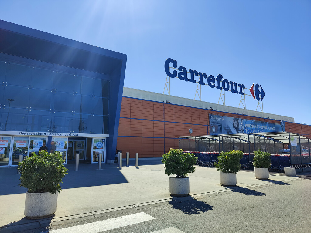 Carrefour está liquidando este robot aspirador Roborock y te regala un cupón de más de 30 euros para próximas compras