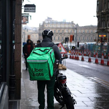 Reportan nuevo fraude en Uber Eats: mujer denuncia robo por más de 27 mil pesos. Conoce cómo funciona esta estafa y qué pasos seguir para evitarla