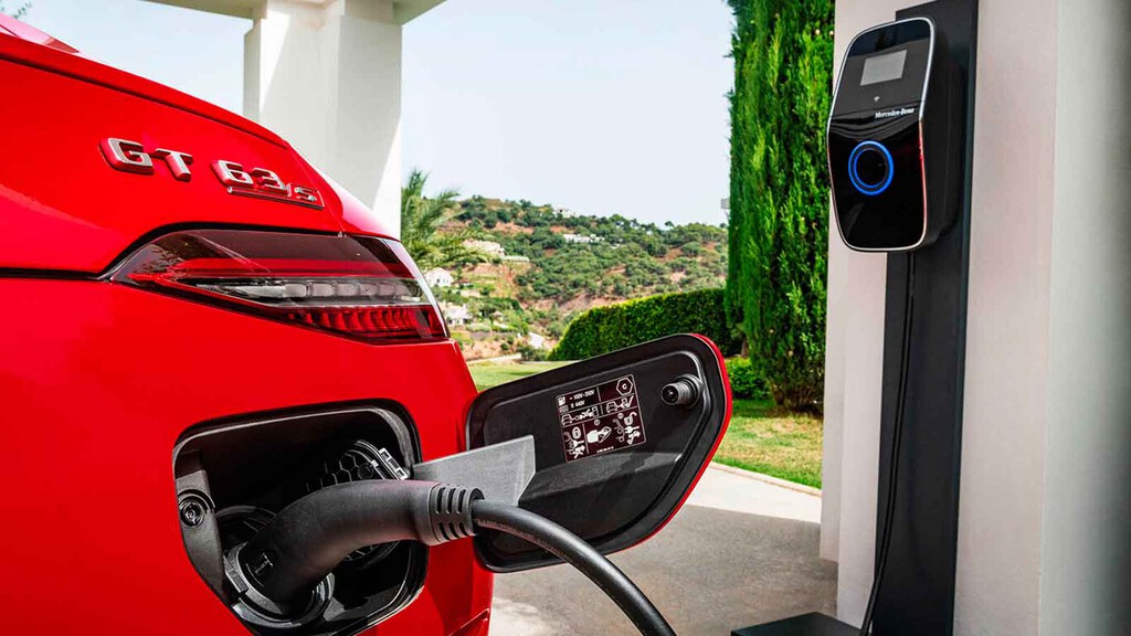 La degradación de las baterías no es solo cosa de los coches eléctricos: también afecta a los PHEV. Los de Mercedes son los que mejor la conservan, según el RACE alemán