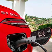 Las baterías de los híbridos enchufables de Mercedes son las que menos se degradan y las de Mitsubishi las que más. Lo dice el RACE alemán