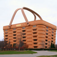 Seis edificios que parecen cosas: una bota, una cesta, un nido y más