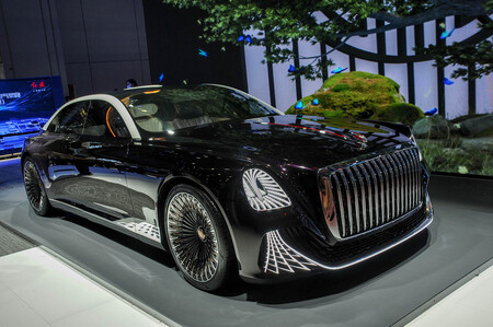 El Hongqi L-Concept, sin volante y con lámpara de araña a bordo, es la visión de futuro de este fabricante chino de coches de lujo