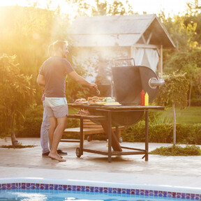 El mueble auxiliar estilo Ikea por menos de 80 euros ideal para los días de barbacoa: nos ahorrará viajes a la cocina