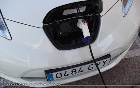 El 37 % de los españoles pagaría las infraestructuras del coche eléctrico con impuestos
