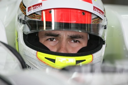 Sergio Pérez firma una actuación espectacular en Australia
