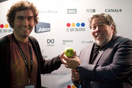 Subastan una manzana firmada por Steve Wozniak para combatir el hambre en Filipinas