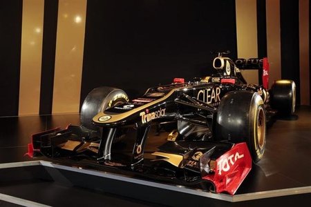 El nuevo Lotus E20 se presenta no con pocos problemas