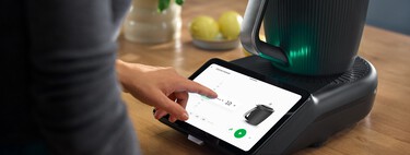 Robot de cocina con pantalla que dora, tritura, hierve y hasta fermenta. Tiene WiFi y más de 100,000 recetas