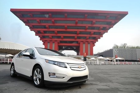 China recula en requerir su tecnología a los fabricantes de coches eléctricos