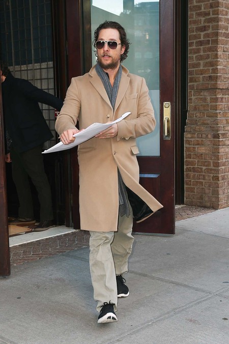 Haz como Matthew McConaughey y no te quedes sin tu abrigo camel