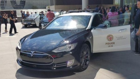 La policía de Los Ángeles se compromete a introducir casi 300 coches eléctricos a su flota