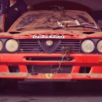 Creían haber encontrado otro coche clásico más, pero desenterraron un tesoro abandonado: un rarísimo Alfa Romeo con motor V8 Ferrari