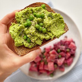 Guacamole de guisantes, una versión más cremosa y sin tanto aguacate del clásico mexicano
