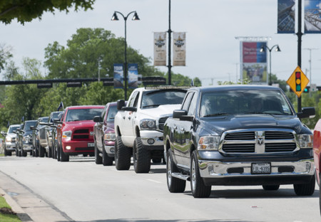 ¿Cuántos kilómetros de pick-ups se necesitan para batir un Récord Guinness?