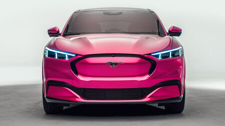 Ford Cuautitlan Pinta Un Mustang Mach E Rosa Por Accidente 4