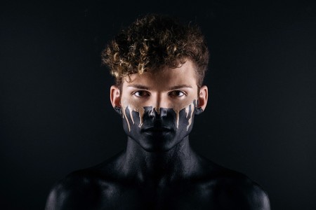 Trece ideas y consejos para hacer retratos diferentes (o al menos más originales)