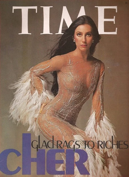 El vestido Attico de Gilda Ambrosio es un clon (exacto) al de Cher de 1974
