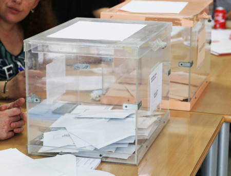 Las agencias de rating amargan la fiesta de la democracia española