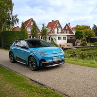 Probamos el nuevo Nissan Micra: el primo japonés del Renault 5 ahora es 100 % eléctrico y tan cool como divertido de conducir