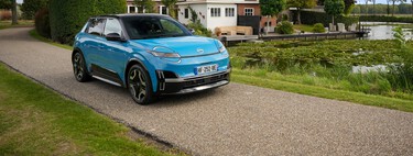 Probamos el nuevo Nissan Micra: el primo japonés del Renault 5 ahora es 100 % eléctrico y tan cool como divertido de conducir