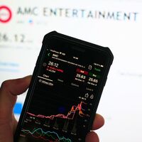 Acéptalo, no vas a ser más listo que el mercado: por qué es mejor no invertir en acciones individuales si no eres un genio