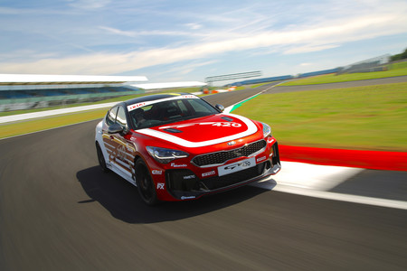 Este Kia Stinger GT420 es un one-off para circuito, ahora más ligero y con 428 CV para su V6 biturbo