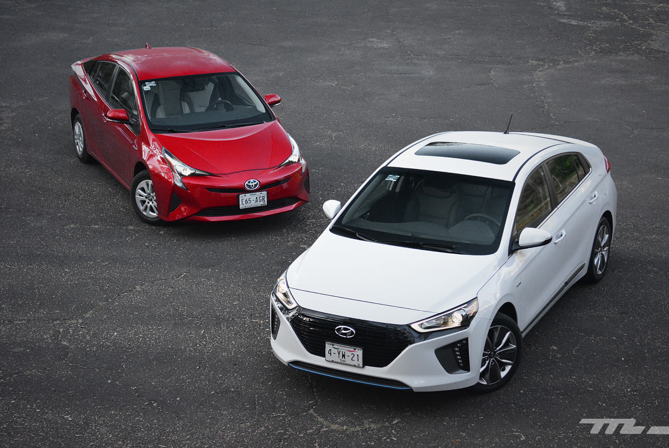 Comparativa: Hyundai Ioniq vs. Toyota Prius