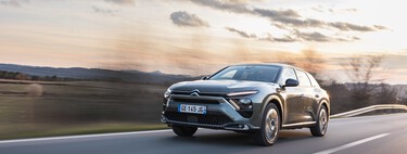 Probamos el Citroën C5 X: una berlina grande con acertados atributos SUV que destaca por su confort de marcha