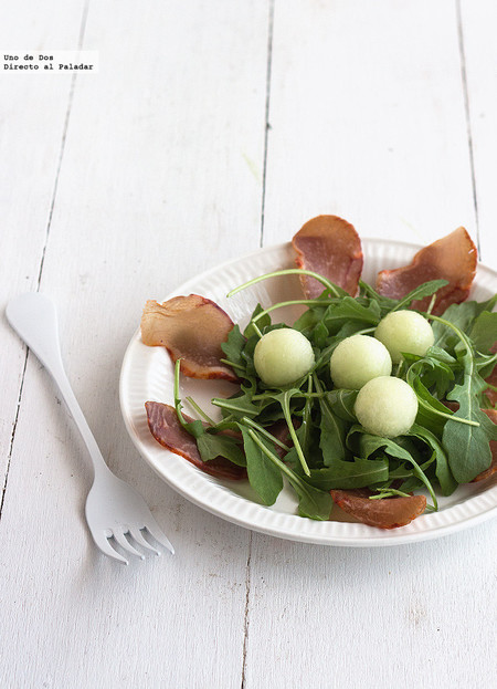 Ensalada de rúcula, melón y lomo. Receta