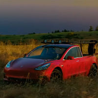 Una youtuber se adelanta a Musk y se construye su propia pick-up de Tesla... sobre un Model 3