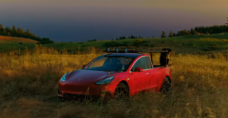 Una youtuber se adelanta a Musk y se construye su propia pick-up de Tesla... sobre un Model 3