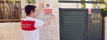 Esto es lo que te puede pasar si pones una pegatina de alarma y no la tienes instalada, según la ley