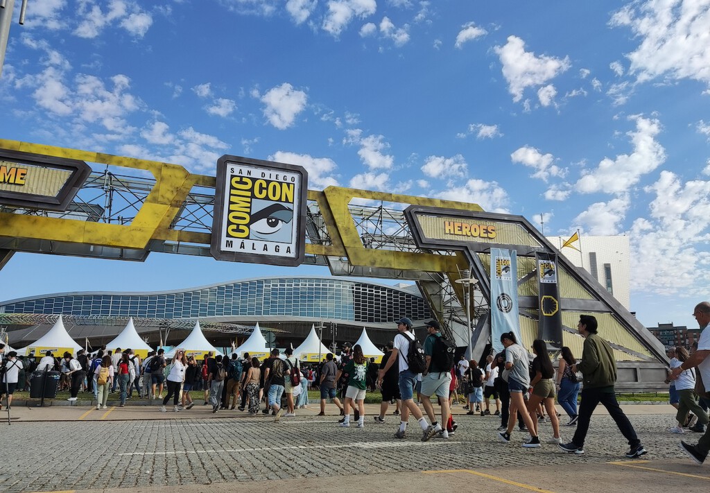 24 horas dentro de la Comic-Con de Málaga: carnaval de cosplayers, badulaques de peluches y una ciudad abarrotada 