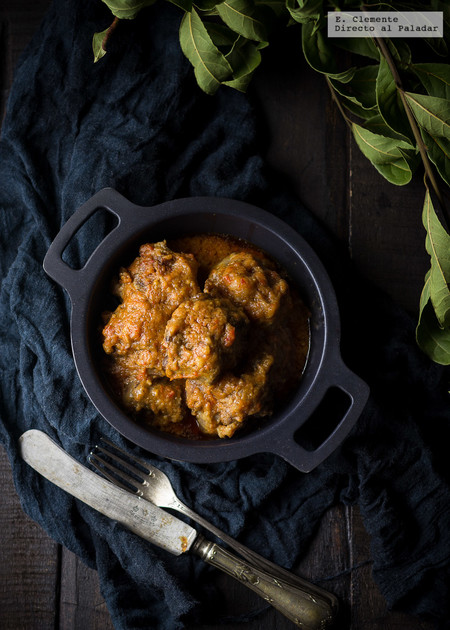 Cazuela de rabo de toro a la cordobesa. Receta tradicional a fuego lento