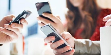 ¿Eres un chateador compulsivo? Un nuevo estudio advierte sobre este creciente problema