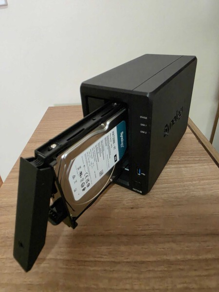 O Disco Rígido, ou Hard Disk (HD), HAT3300 de 4TB da própria Synology