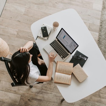 El truco infalible para evitar la procrastinación en el trabajo es "la hora del terror". Suena horrible, pero es súper efectiva