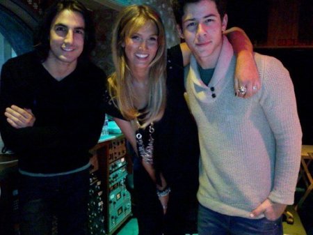 Al pequeño Nick Jonas le gusta Delta Goodrem